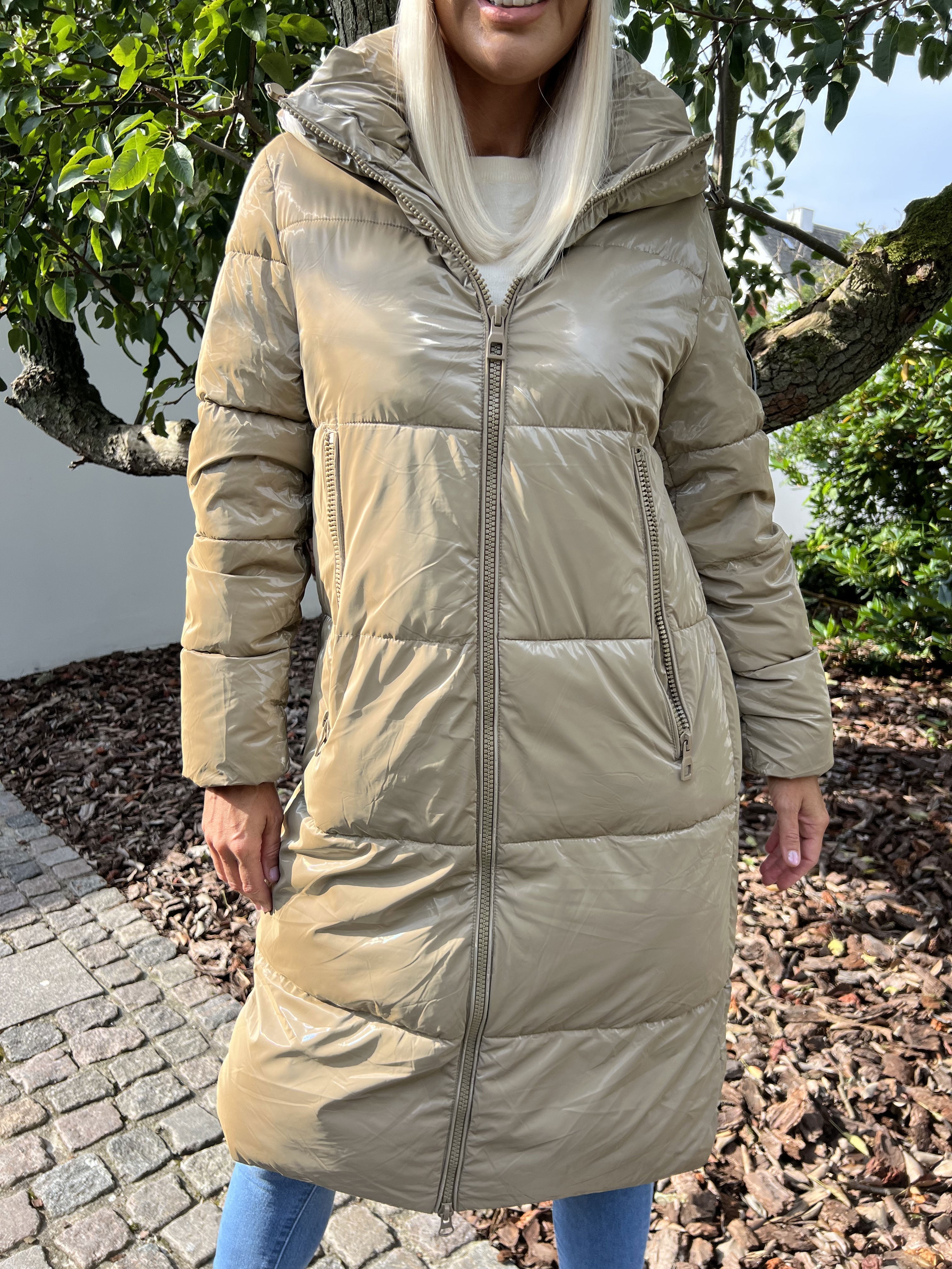 Cristabel - Shiny dunjacka med luva